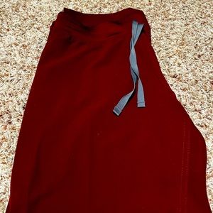 FIGS Scrubs Livingston style Burgundy - Petite Large